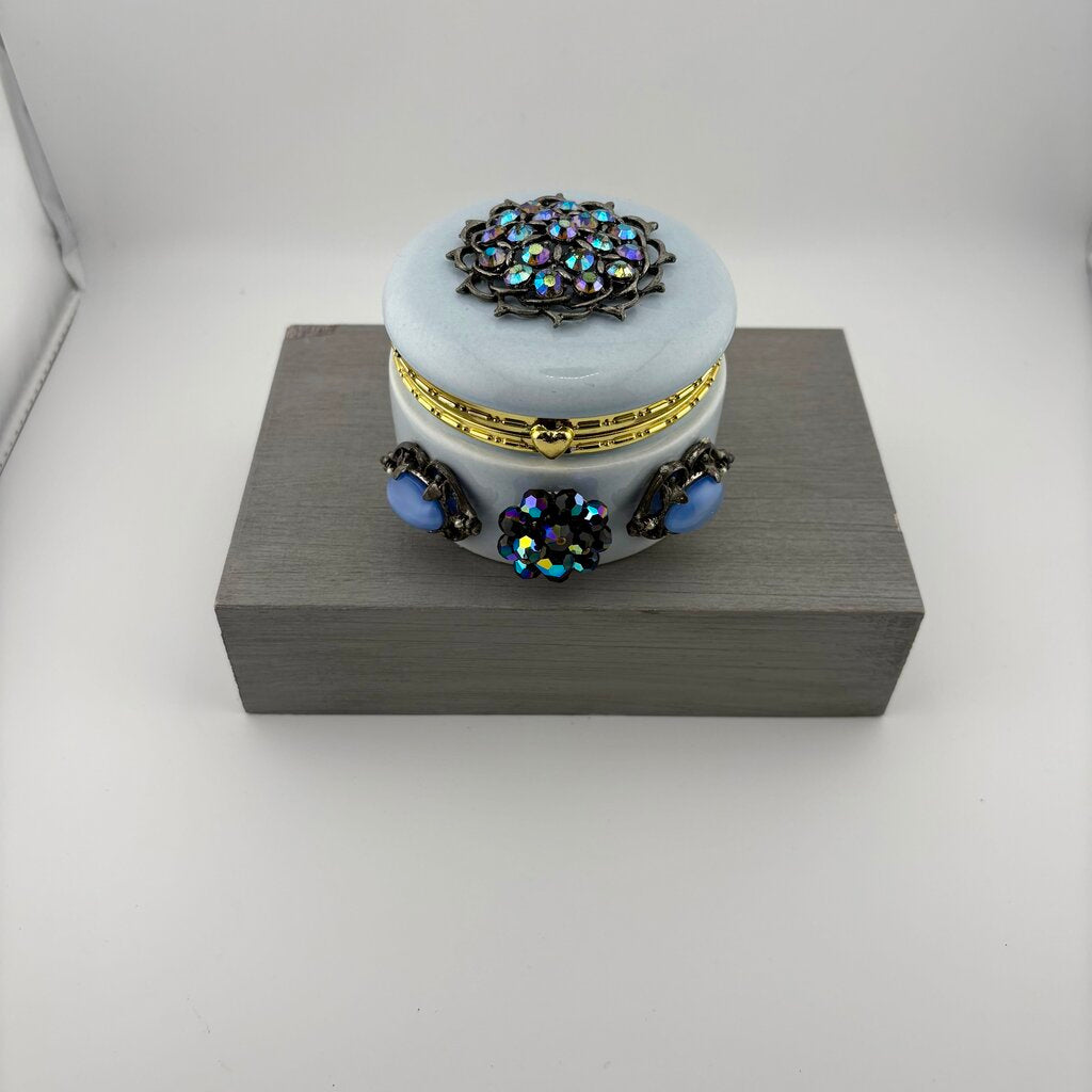 blue trinket dish w/ vtg blue jewelry