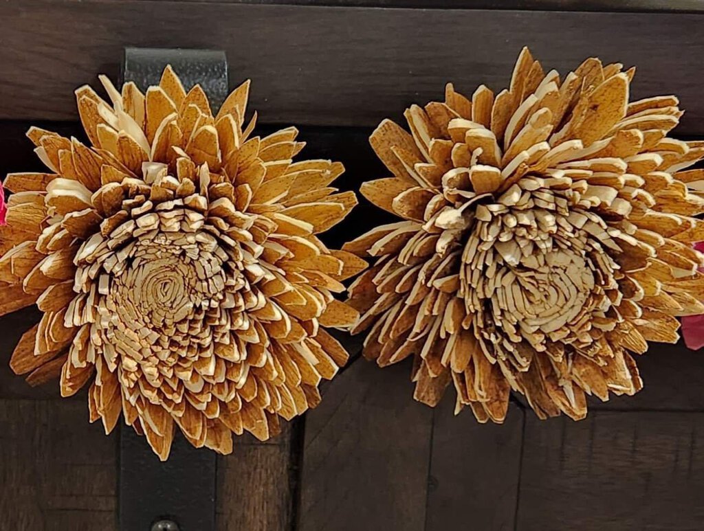 Jumbo Wooden Zinnia Magnet